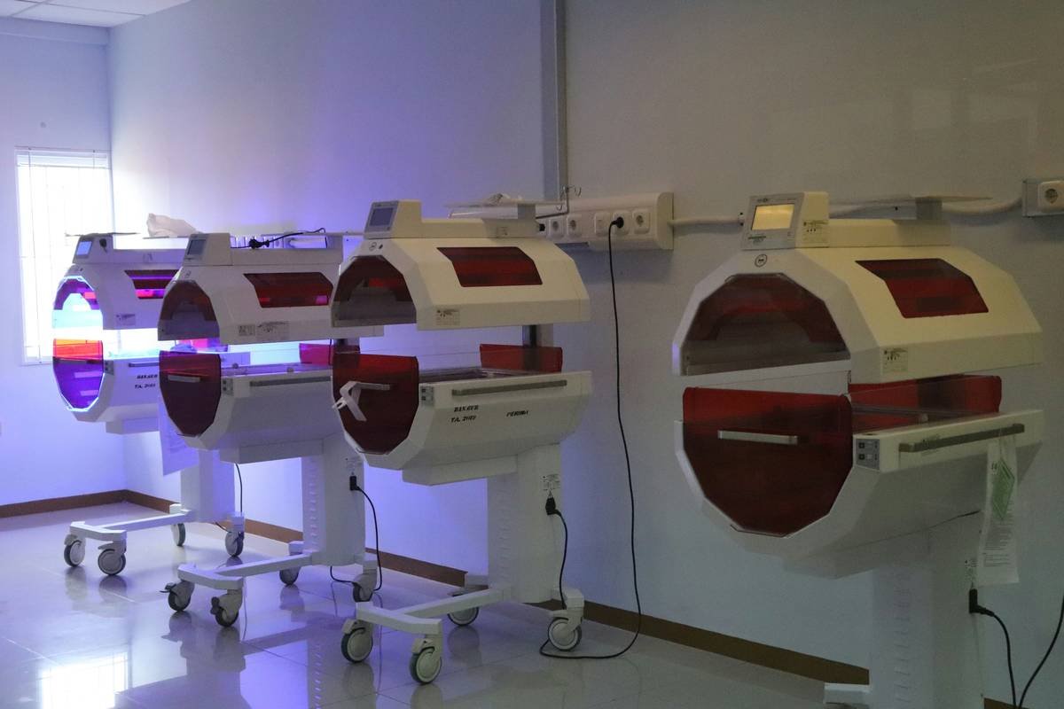 Comparison table of top 4 RF body contouring machines: wattage, FDA status, price, key features